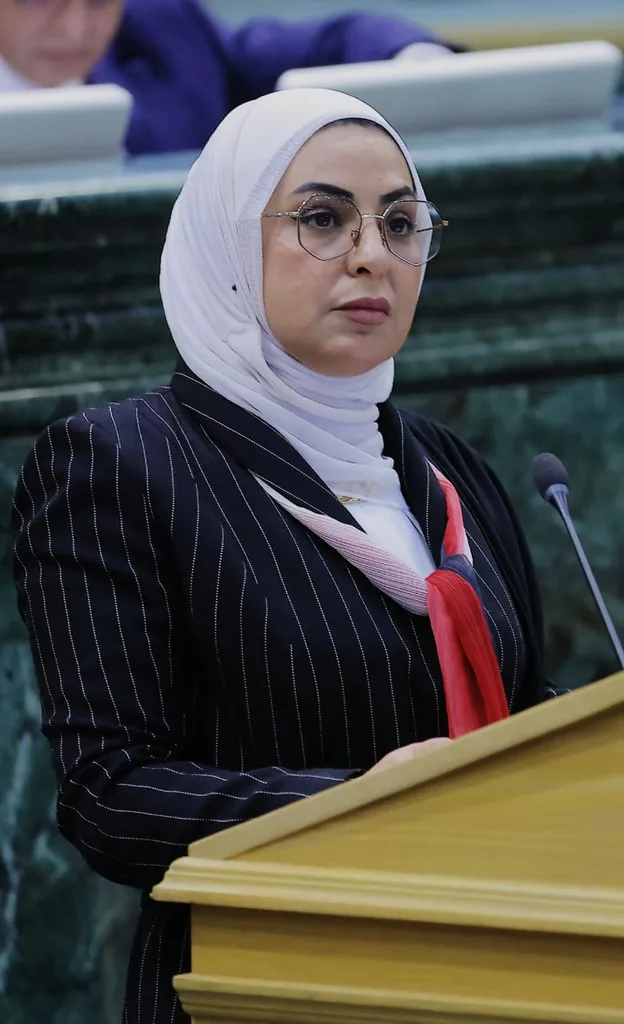 الحجايا تتحدث عن رمزية العلم الأردني (تفاصيل)