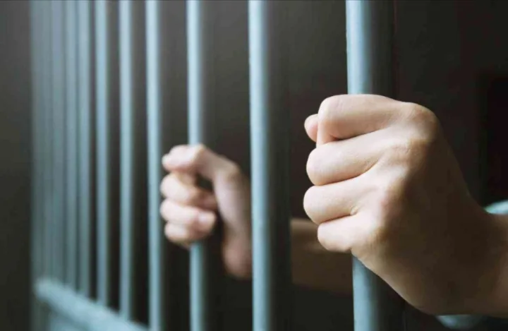 السجن 5 سنوات لمحاسب بالأوقاف وسنة لمحامي 'منتحل المهنة' لاختلاس المحاسب 295 الف دينار