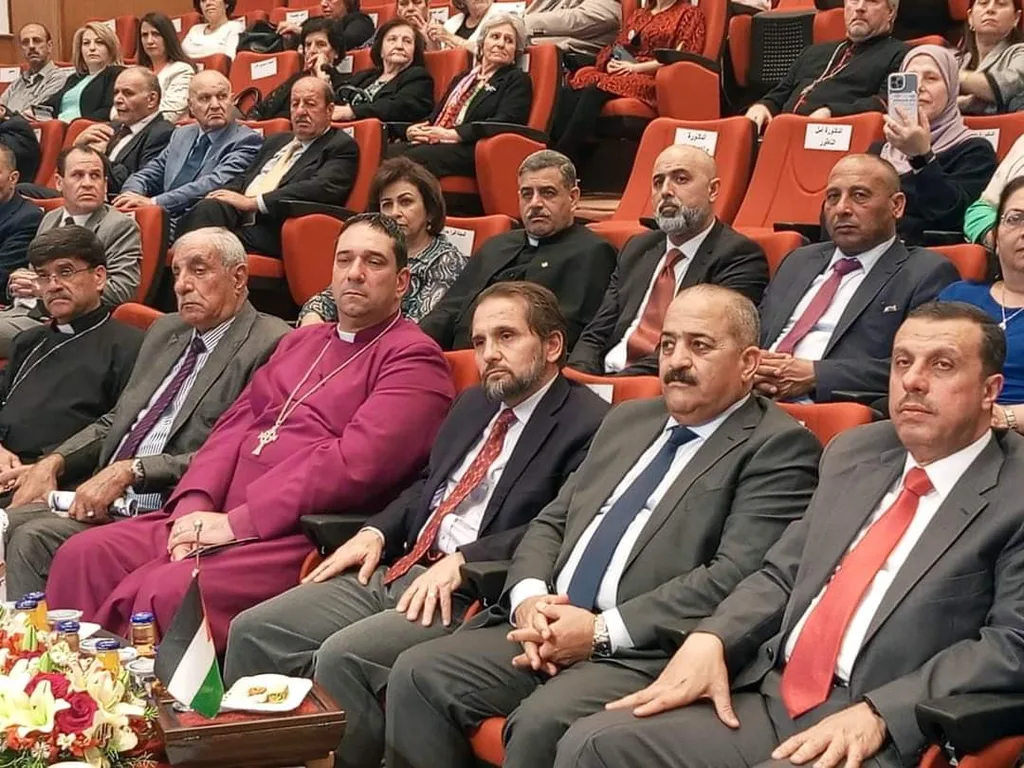 الامير مرعب بن رعد يرعى تخريج الفوج الثاني من طلبه الثانويه العامه في المدرسه الاسقفيه في محافظه اربد