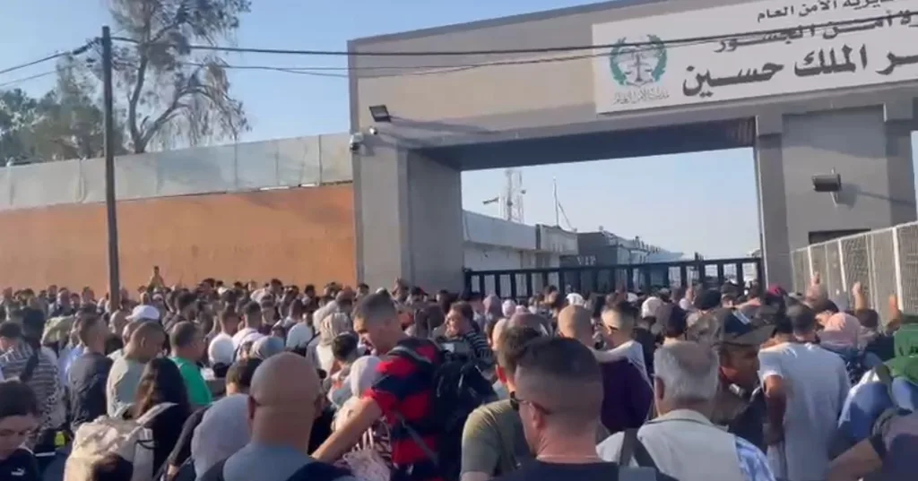 الداخلية الفلسطينية تتابع شكاوى المسافرين عبر جسر الملك حسين بالتنسيق مع الجانب الأردني