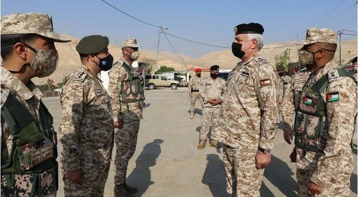 الحنيطي يزور المنطقة العسكرية الوسطى