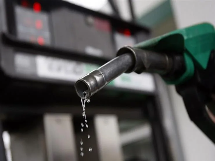 خبير يرجح تخفيض سعر البنزين والديزل