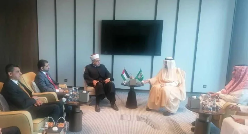 الحكومة تبحث مع وزارة الحج السعودية ترتيبات موسم 2023