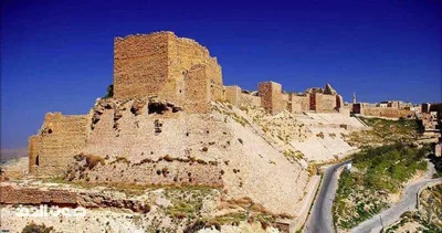 عشائر العمرو تستنكر استهداف كنيسة بالكرك وتؤكد الوقوف صفاً واحداً خلف الأردن وقيادته الهاشمية