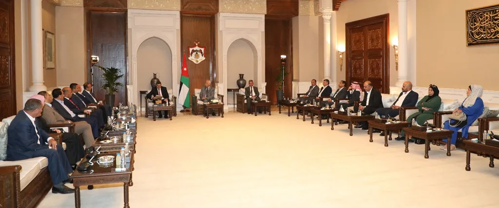 العيسوي يلتقي مجموعة من شباب وشابات لواء سحاب ووفدا من مجلس محافظة مأدبا