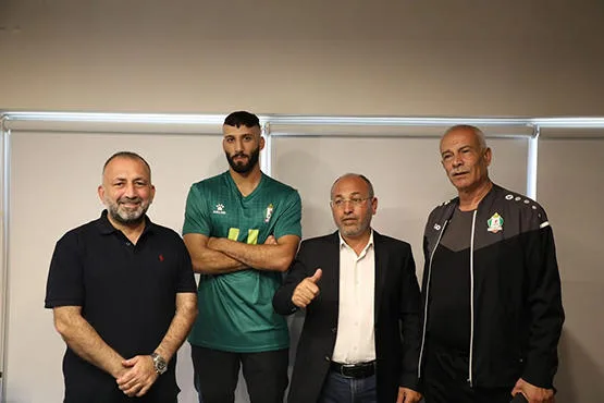 الفلسطيني القنبر يوقع للوحدات