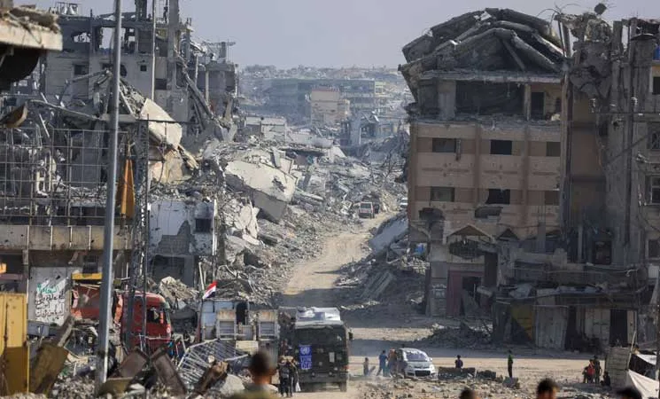 غزة.. إسرائيل تواصل عملياتها داخل  الخط الأصفر  والوضع الإنساني كارثي
