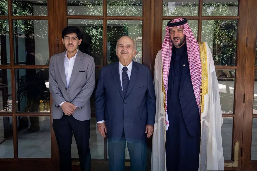 الشيخ الحويان ونجله سامر في ضيافة الأمير الحسن