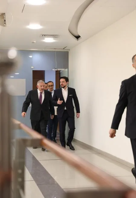 ولي العهد يؤكد أهمية تعزيز البيئة الاستثمارية والسياحية في العقبة