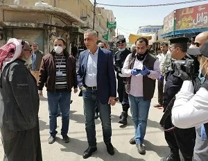 محافظ المفرق يتفقد الوسط التجاري ومحلات الصرافة والبنوك