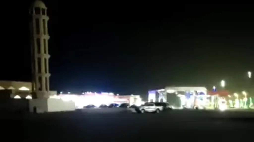  بالفيديو  معتمريين أردنيين عالقين على الحدود السعودية بسبب محاولة تهريب سائق الباص لمادة الديزل