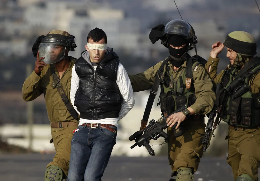 الاحتلال يعتقل 20 فلسطينيا من الضفة الغربية