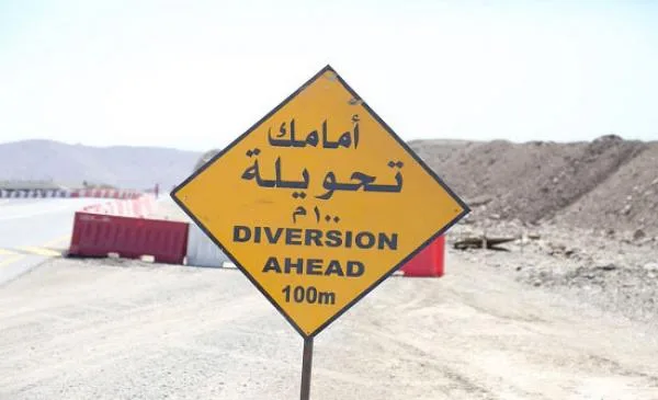 هبوطات وتشققات تغلق مسربا من طريق دير أبي سعيد باتجاه اربد