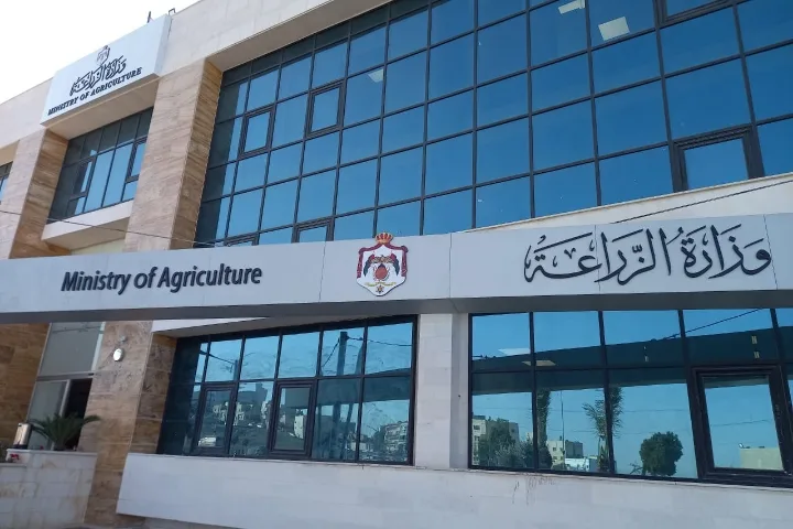 الحنيفات: وزارة الزراعة في مبناها الجديد قبيل العام الجديد