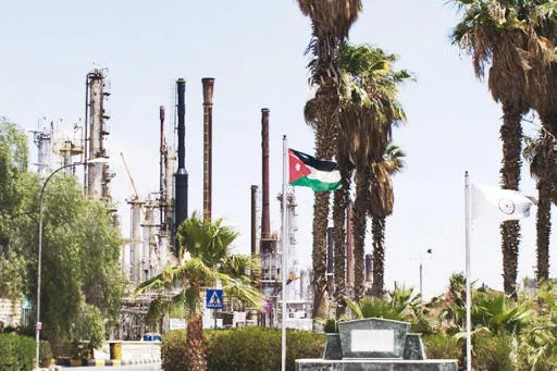 رئيس وزراء تحجج بالمصفاة لرفع المحروقات