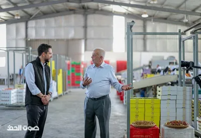 نائب الملك يزور مزرعة نموذجية في المفرق ويطلع على تجربتها في توظيف التقنيات
