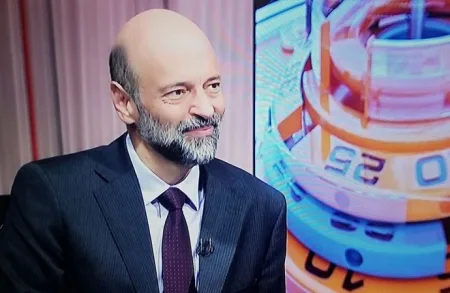 الرزاز يتحدث عن فايروس  كورونا  عبر شاشة التلفزيون الأردني