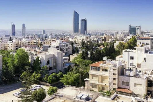 طقس حار نسبيا السبت