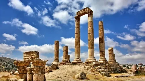 كتلة هوائية باردة وأمطار في مناطق واسعة من المملكة