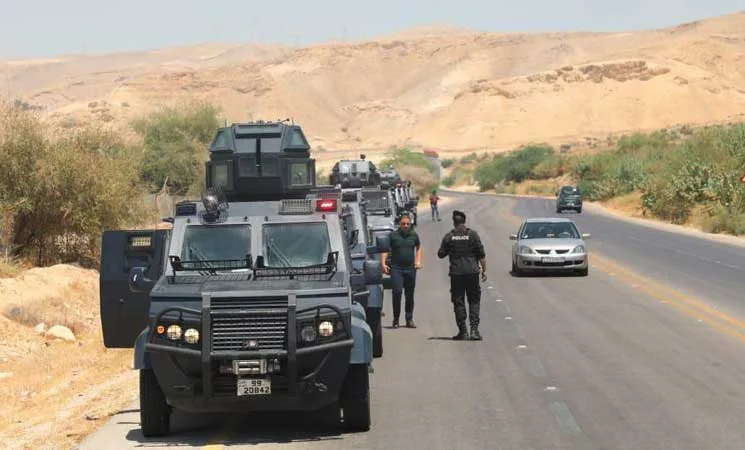 قوة أمنية خاصة تلقي القبض على مطلوب خطير في قضايا مخدرات