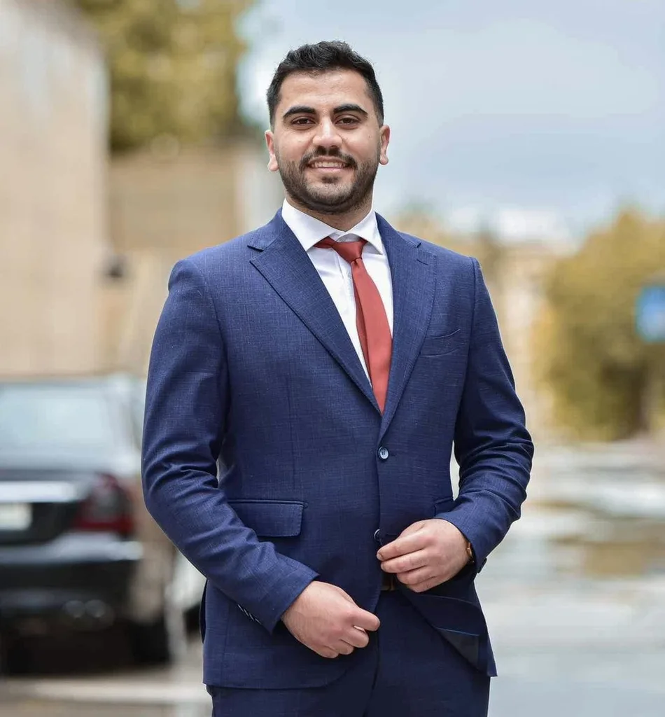 البكالوريوس في الطب لـ أحمد عبدالرحمن الرجوب