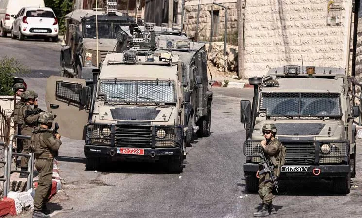 الضفة.. جيش الاحتلال يعتقل 8 فلسطينيين ويحتجز العشرات وسط ضرب وتنكيل