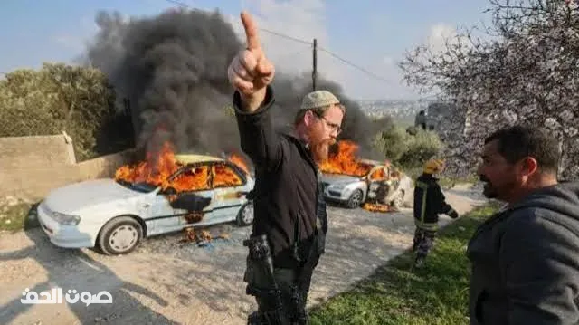 موسم الزيتون تحت النار.. المستوطنون يعتدون على المزارعين والمتضامنين ويحرقون غرفاً زراعية
