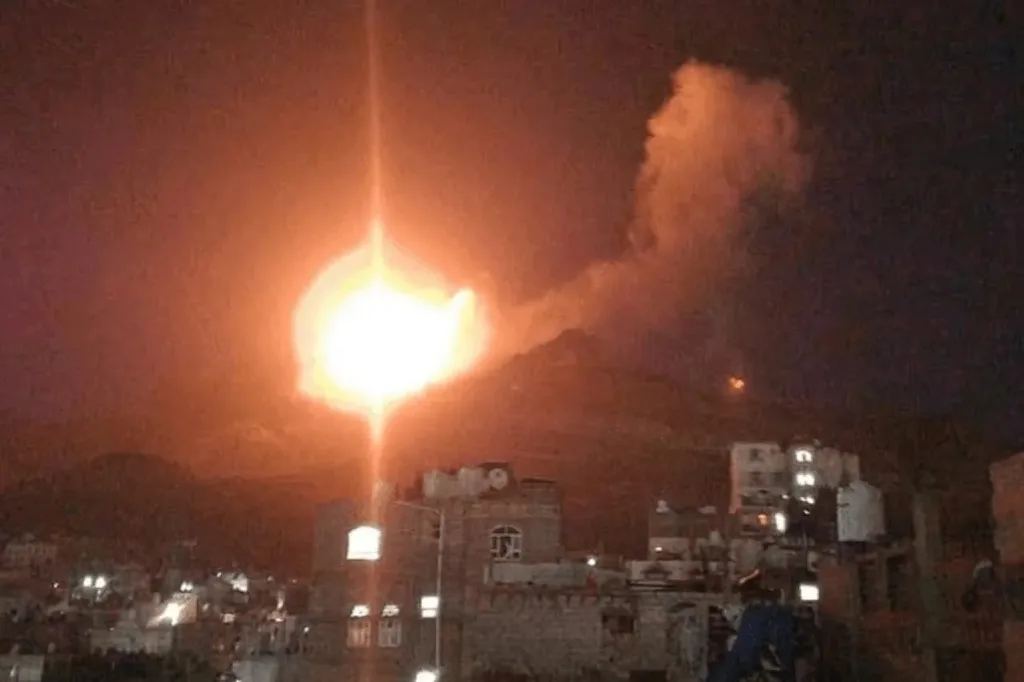 غارات إسرائيلية تستهدف محطة كهرباء حزيز جنوب صنعاء