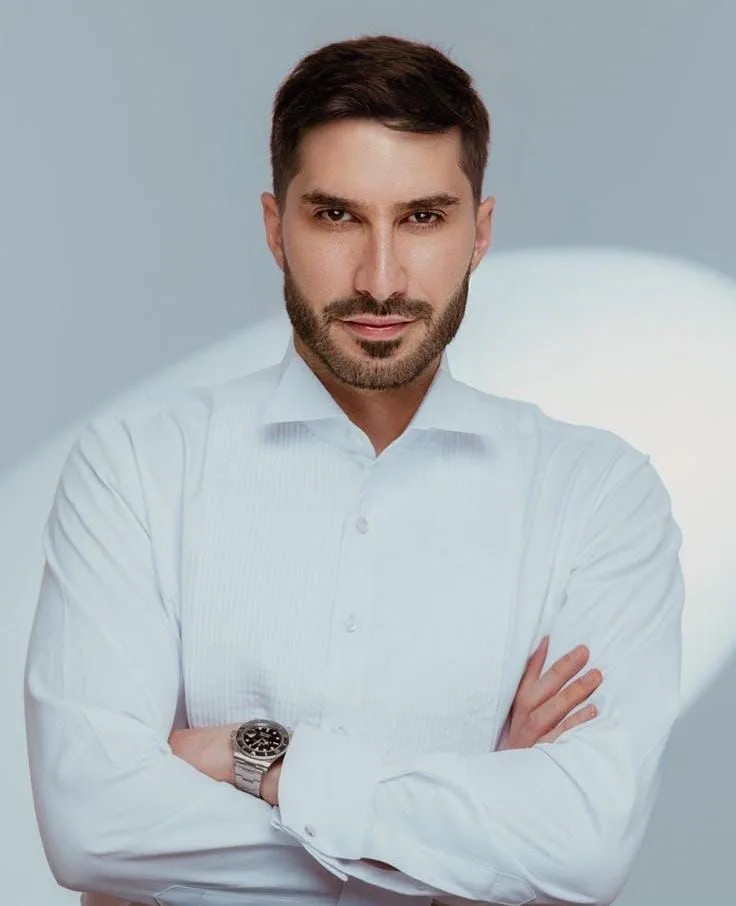 السمكري أول طبيب تجميل عربي من خارج لبنان يشارك في لجنة تحكيم Mister Lebanon 2025