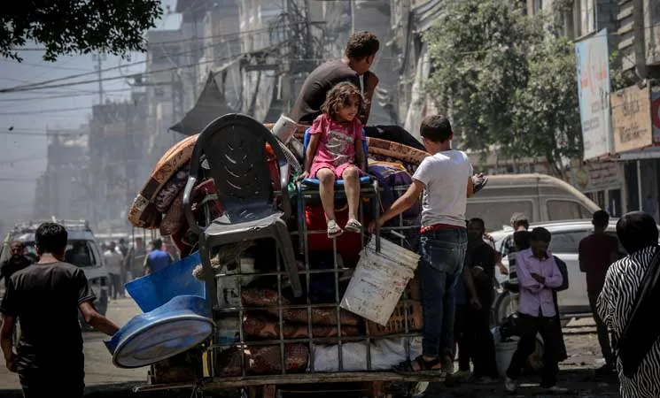 شمال مدينة غزة.. قصف إسرائيلي مكثف ونزوح قسري