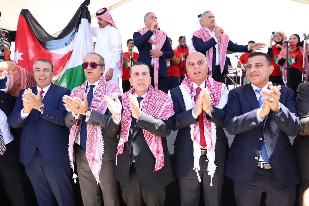 البلقاء التطبيقية وبلدية السلط الكبرى تحتفلان بالعيد الوطني الثمانين للاستقلال