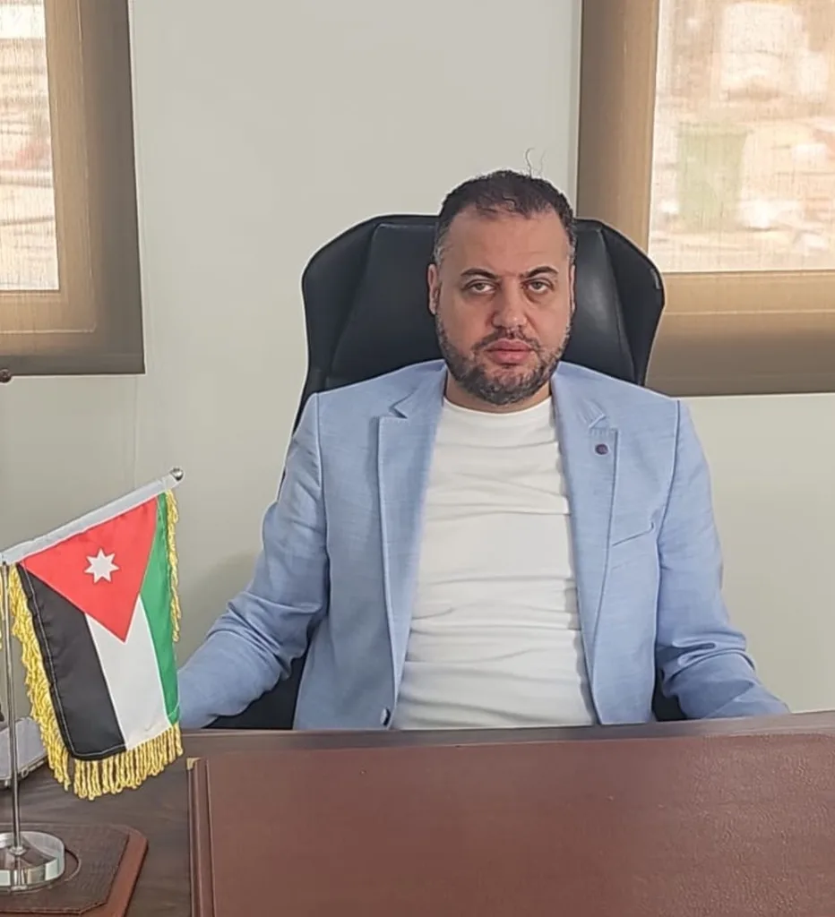 رجل الاعمال نضال زهران من لا يشكر الناس لا يشكر الله   محافظ الزرقاء حسن الجبور