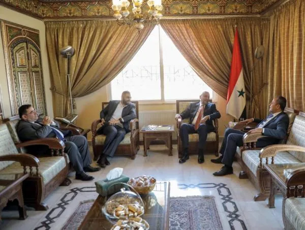 خوري يسلم علوش مذكرة بأسماء الأردنيين المعتقلين في سوريا