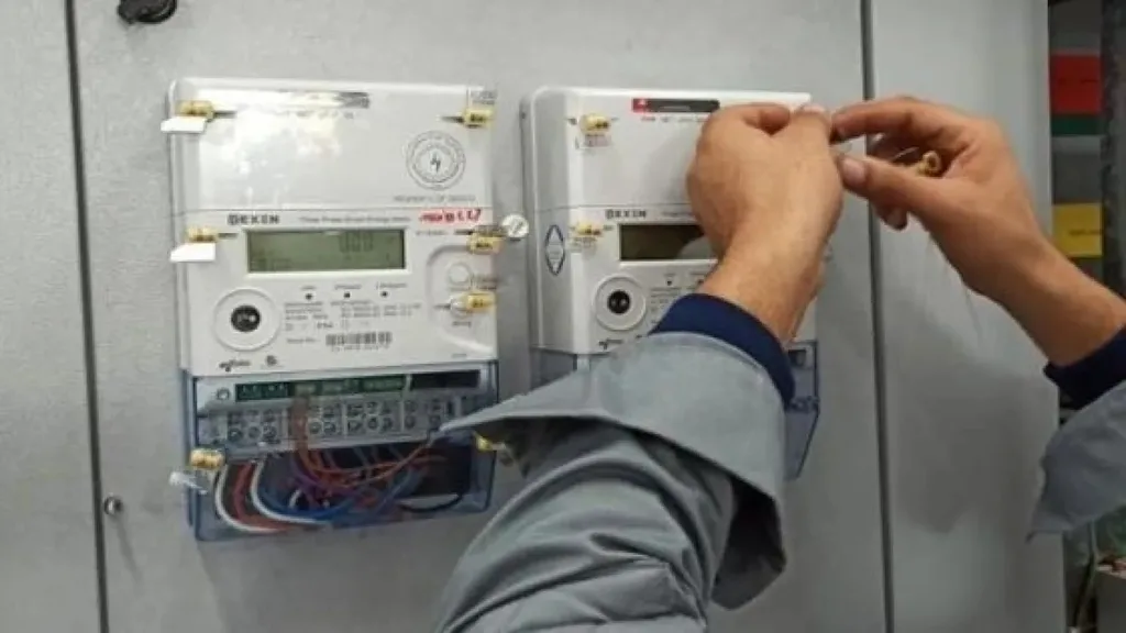 بعد العدادات الذكية .. النواب: رسوم إعادة الكهرباء أصبحت تحصيلًا غير مشروع