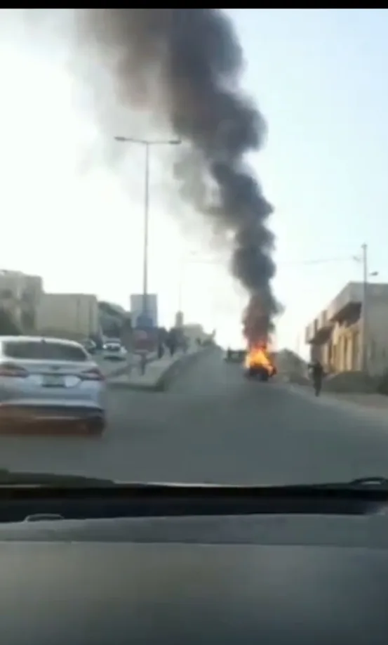 احتراق مركبة خصوصي بشارع الـ 30 في الزرقاء