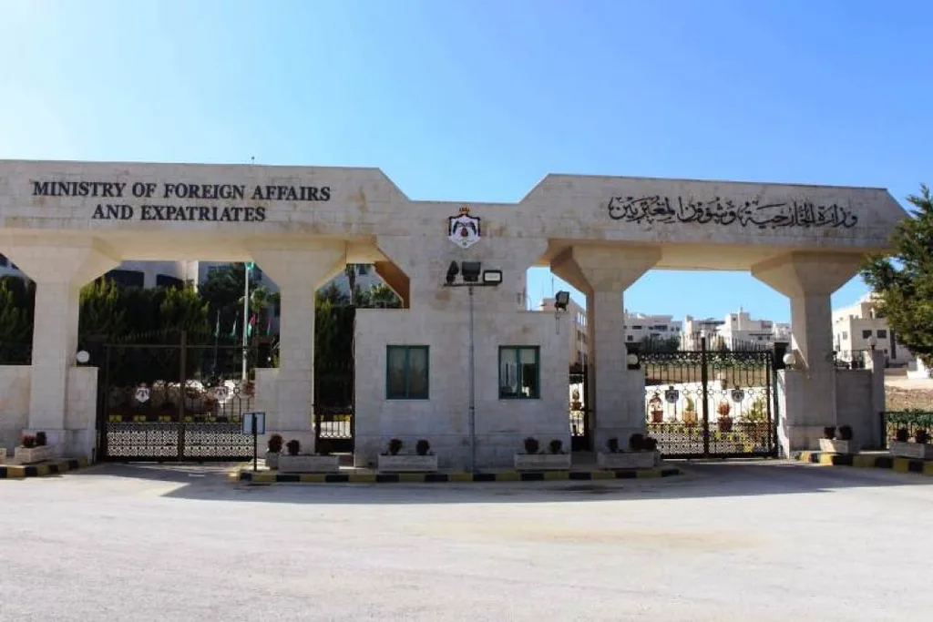 وكالة تسنيم : بدء جولة أخرى من إطلاق الصواريخ الإيرانية باتجاه إسرائيل