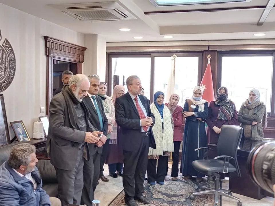 الكوفحي يوضح ما حدث داخل مكتب رئيس بلدية إربد من شتم وصراخ !!