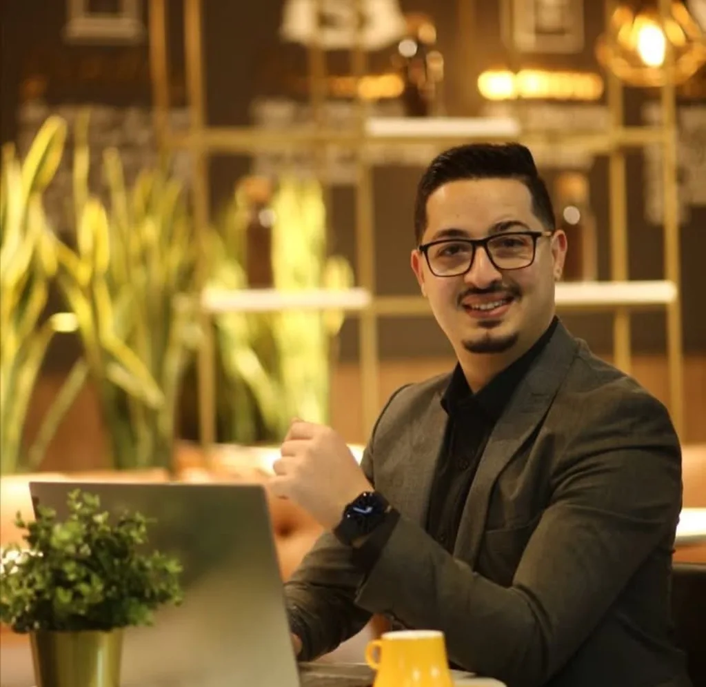 يزيد عبيدات يبارك لصديقه محمد أبو سيف بمناسبة قرب زفافه