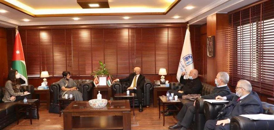 تجارة عمان تبحث تعزيز العلاقات الاقتصادية مع سيرلانكا