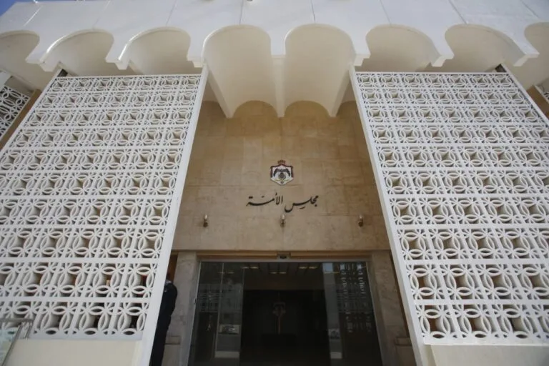 الأعيان والنواب يرفعان رديهما على خطبة العرش غدا