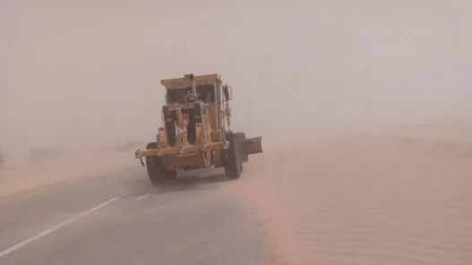 اغلاق طريق وادي عربة بالاتجاهين لتدني مدى الرؤية الافقية بسبب الغبار