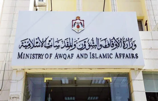 خلاف عائلي خارج مسجد في جرش يثير مواقع التواصل.. والأوقاف توضح