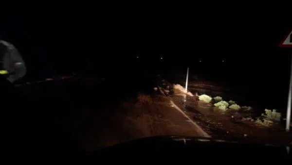 جميع الطرق في المملكة سالكة باستثناء الطرق في الجنوب والشرق بحذر