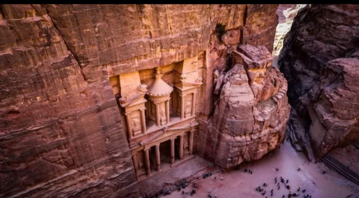 179 ألف زائر يفصل البترا عن تحقيق رقم المليون