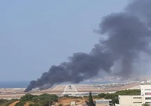 حريق ضخم داخل مطار رفيق الحريري ببيروت