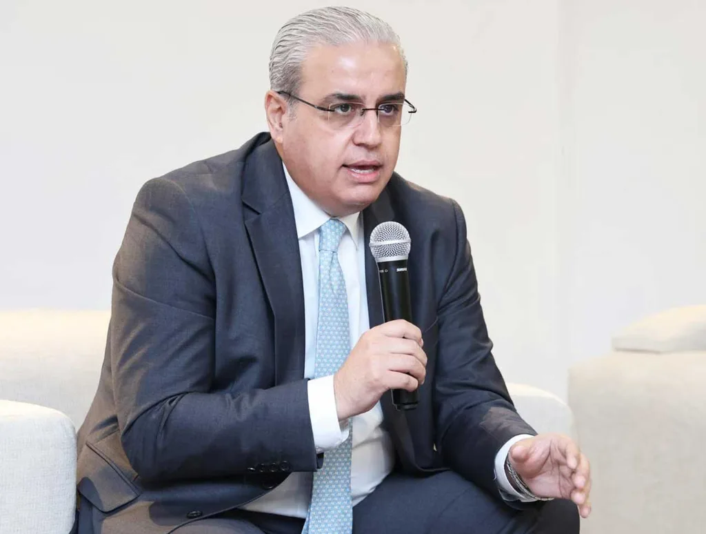 البدور يطلق جائزة المستشفى المتميز .. ويؤكد بأن الرقمنة والتحول الصحي هدف الوزارة القادم