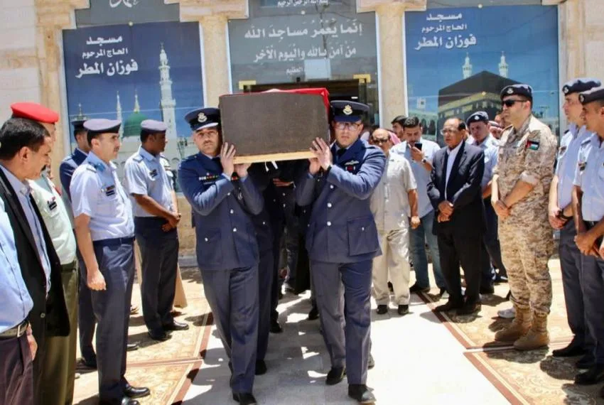 الجيش يشيع جثمان الشهيد الرائد الطيار بلال الشوفيين (صور)