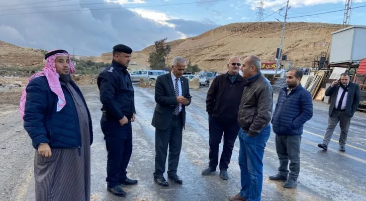 إعادة فتح طريق وادي القمر الونانات بعد إغلاقه احترازيا