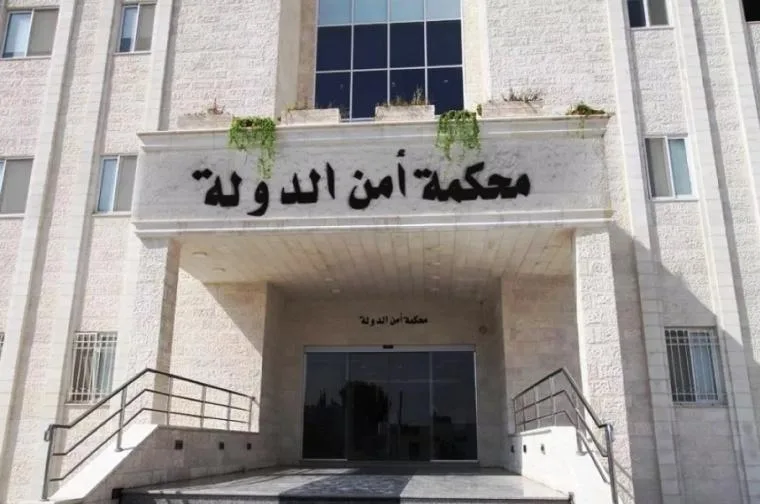 السجن 10 سنوات لمتهمين بتهريب المخدرات