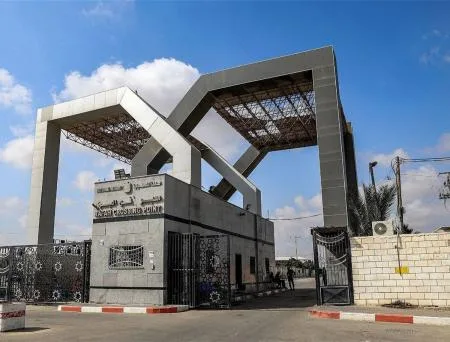 التفتيش الإسرائيلي المشدد يبطئ وتيرة العبور في رفح